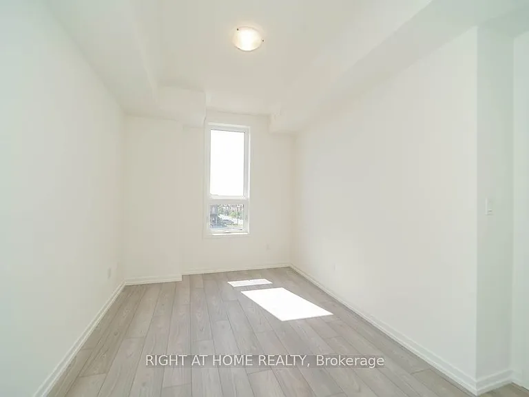 11 Lytham Green Cir #11 — Photo 31