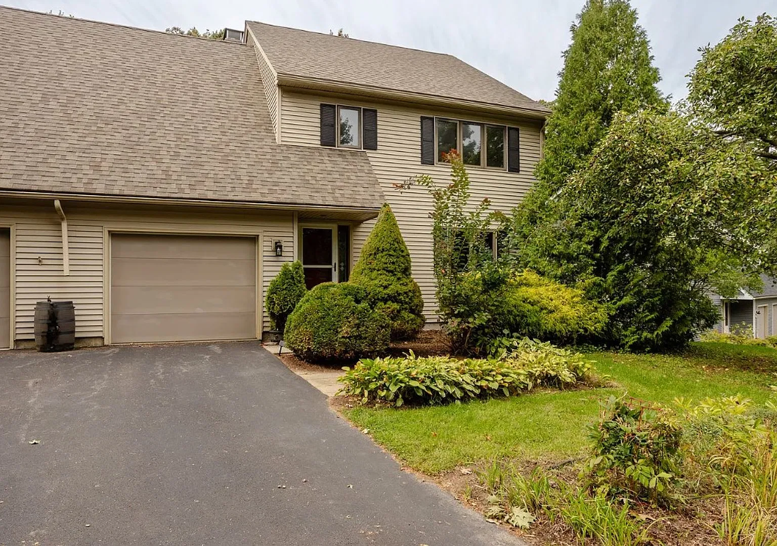 3BD/2.5BA Townhome in Colchester W/ Private Beach Access! — Photo 1