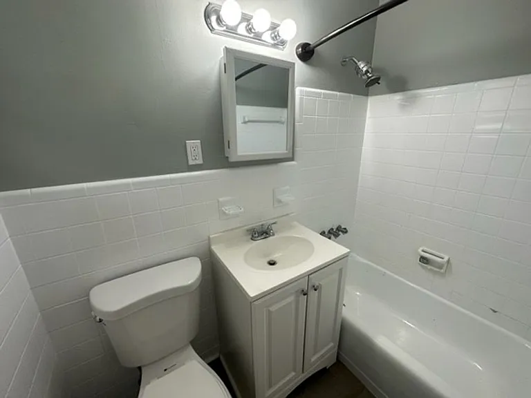 4246&4300 Seagrape Dr #4249-4301 — Photo 19