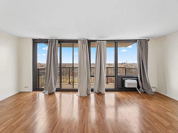 2nd image of 3001 S Michigan Ave Unit 1206