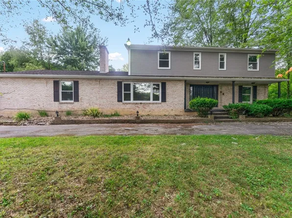 9 Redfern Dr, Youngstown, OH 44505