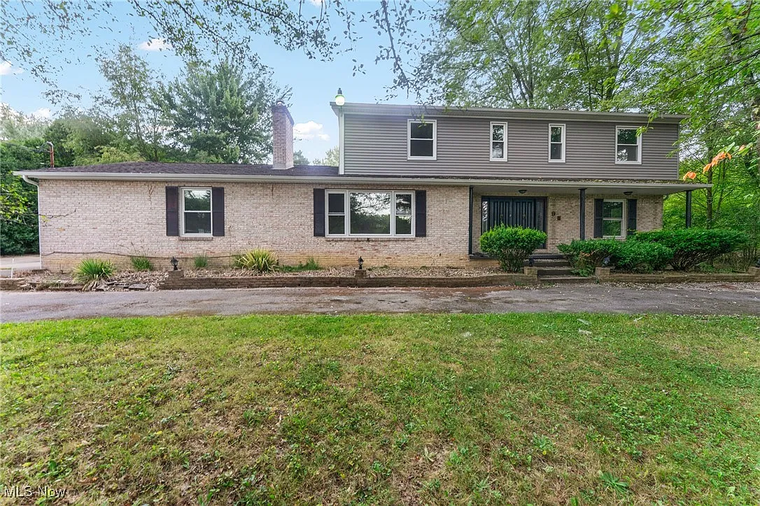 9 Redfern Dr photo 1