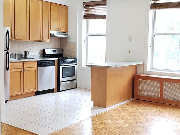 2nd image of 247 E 86th St #3