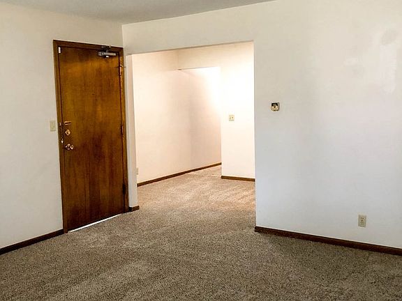 3rd image of 1828 G St APT 03