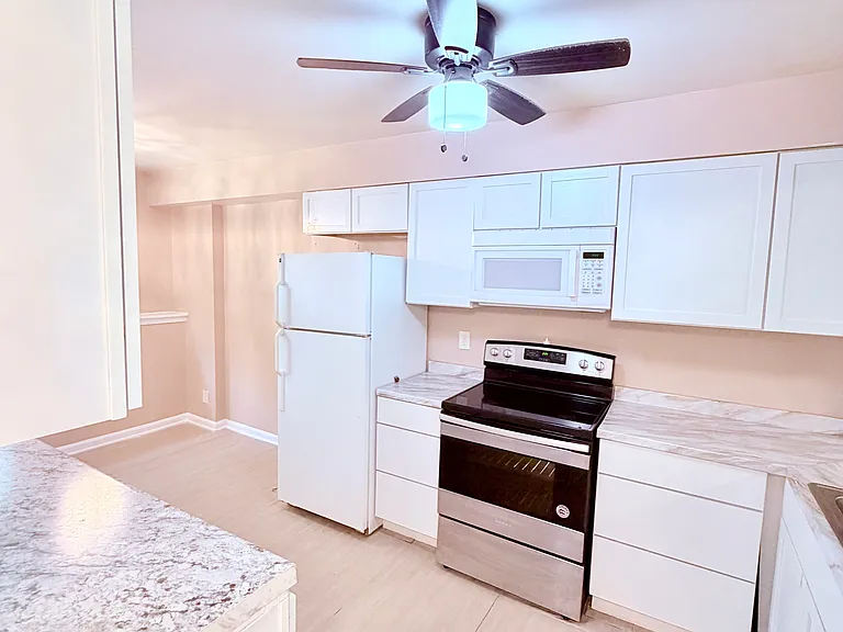 20313 Beaconfield Ter #B2 — Photo 18