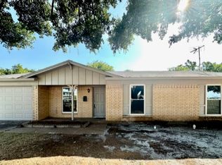 512 N Main St, Mcgregor, TX 76657