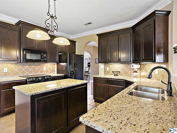 2nd image of 5029 Valley Cove Dr SE
