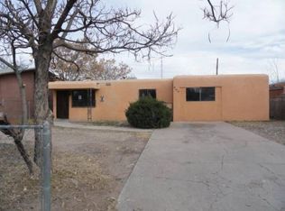 318 47th St NW, Albuquerque, NM 87105
