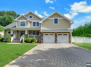 23 Hollybrook Rd, Paramus, NJ 07652