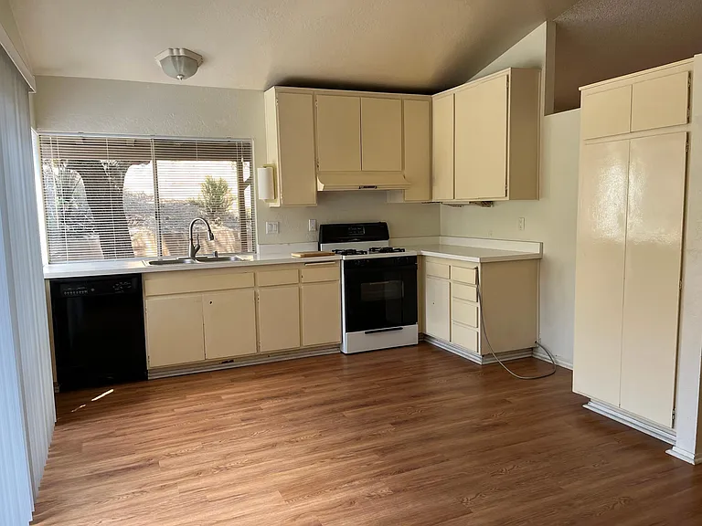 New stainless steel refrigerator included