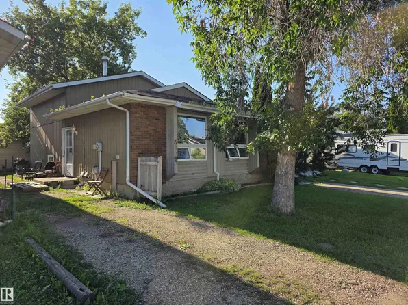 38 Greenwood Dr, Spruce Grove, AB T7X 1X4