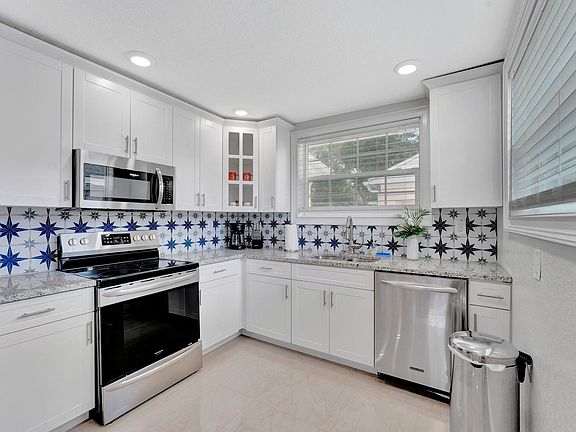 5th image of 302 W Sligh Ave