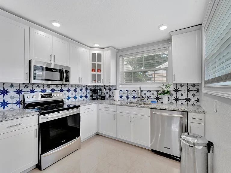 302 W Sligh Ave — Photo 5