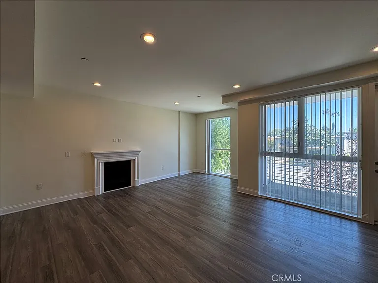 14934 Burbank Blvd #202 — Photo 10