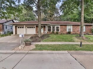 856 Sugar Hill Dr, Ballwin, MO 63021