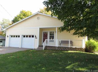 1106 N McClellan Ave, Marquette, MI 49855