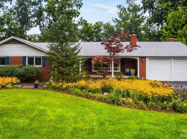 2721 Bedford Rd, Ann Arbor, MI 48104