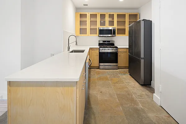 Rented by UbiQ NY | media 14