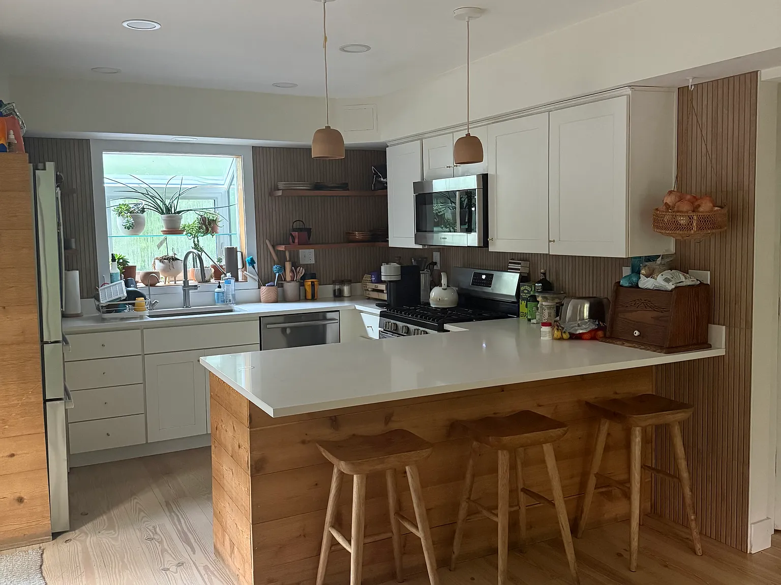 4 bed, 2.5 bath, 2800 sqft, $1,350 — Photo 4
