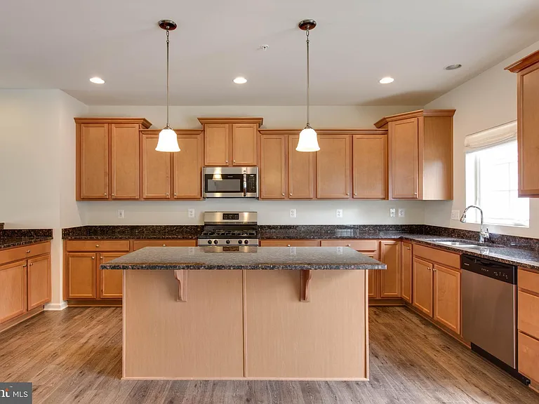 1022 Linden Dr — Photo 14