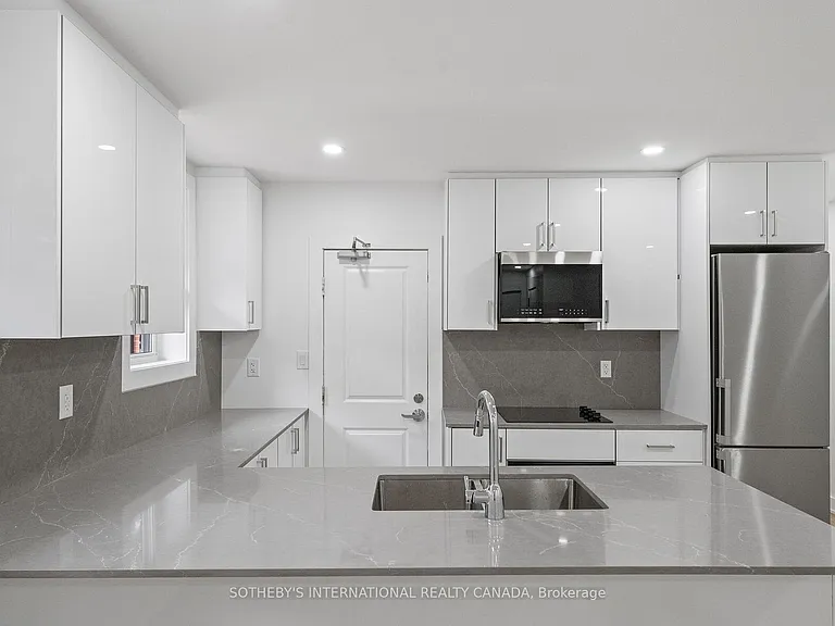 28 Strathgowan Ave #MAIN — Photo 3