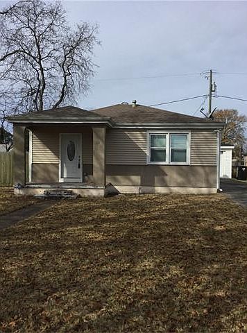 1st image of 32 E Chalmette Cir