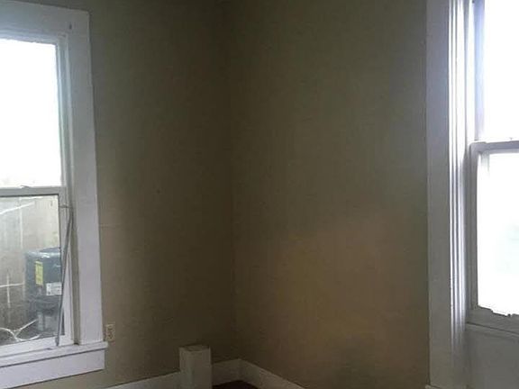 5th image of 409 Exchange St