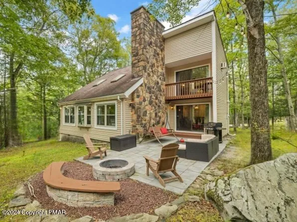 2110 Yorkshire Ct, Bushkill, PA 18324