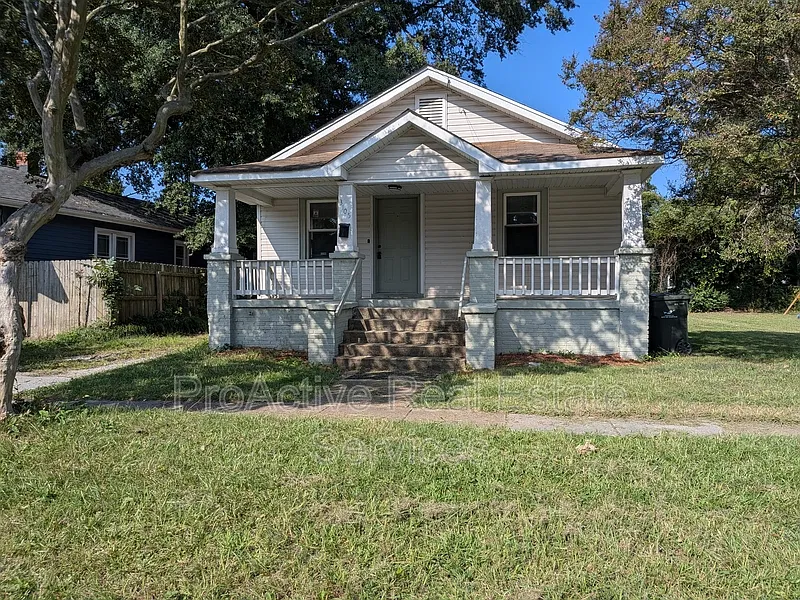 3 bed, 1.0 bath, 1123 sqft, $1,850 — Photo 2