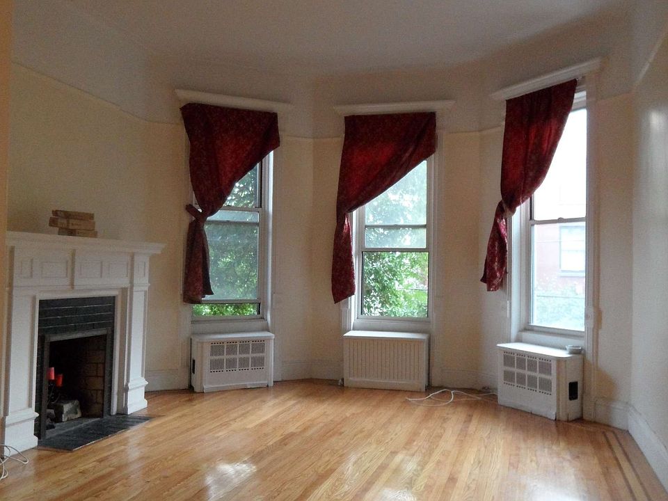 2nd image of 272 Henry St APT B1