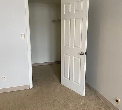 3rd image of 5316 Pershing Ave APT 204