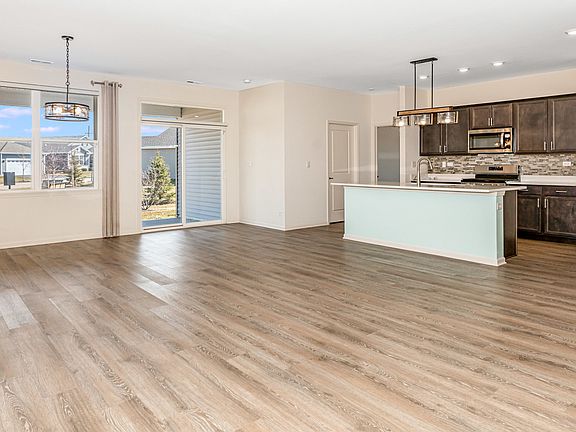 4th image of 1655 Windsor Rd