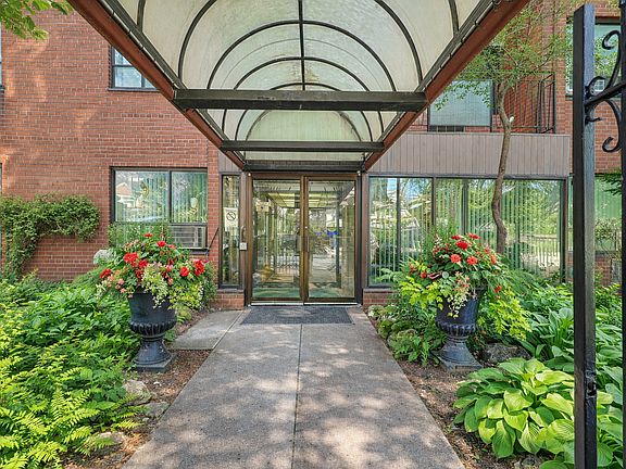 5th image of 485 Kingston Rd #1500822