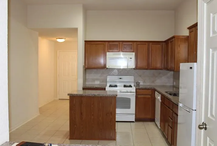 18114 Surrey Lake Ln — Photo 12