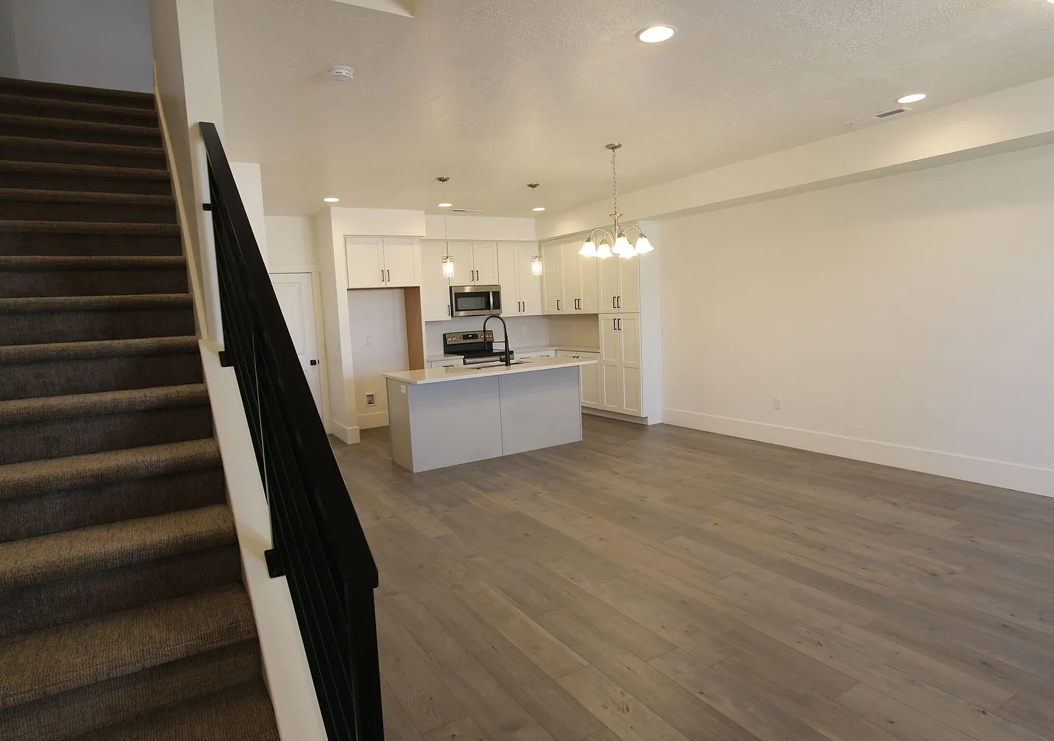 Desert Color - Walking distance to the Lagoon/Clubhouse POOL — Photo 4