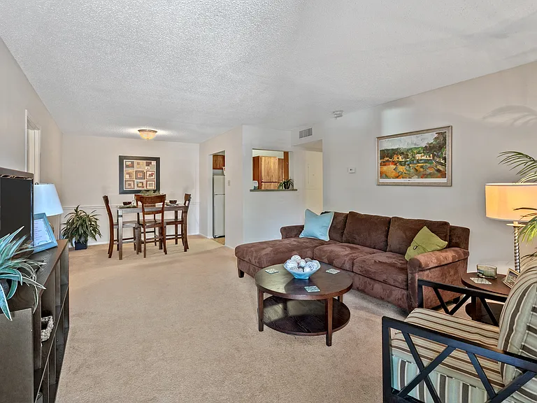 Bayou Oaks Apartments — Photo 28