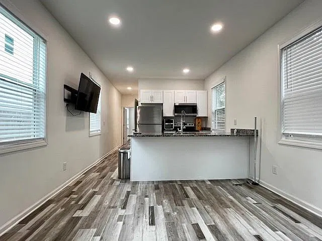 3 bed, 1.5 bath, 1100 sqft, $2,295 — Photo 3