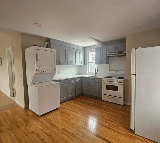 20 Monroe St #3 — Photo 2