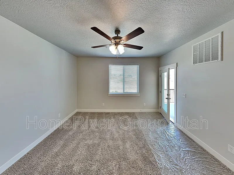 3 bed, 2.0 bath, 1272 sqft, $1,595 — Photo 3