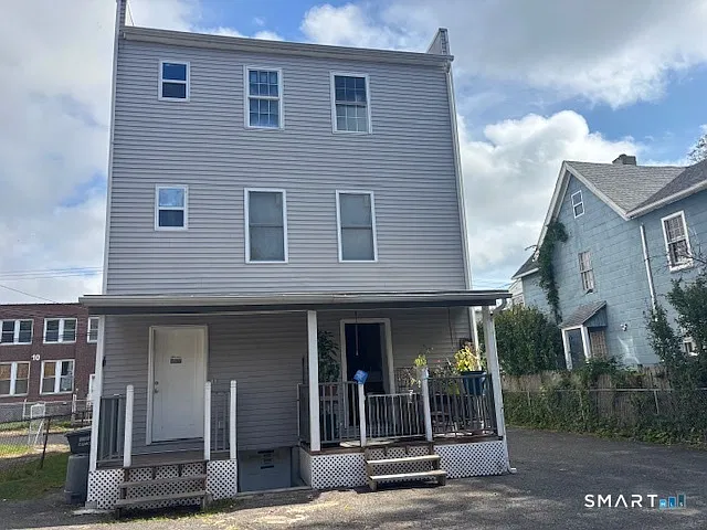 561 Hollister Ave #3