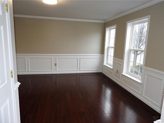 4th image of 233 McNair Cir