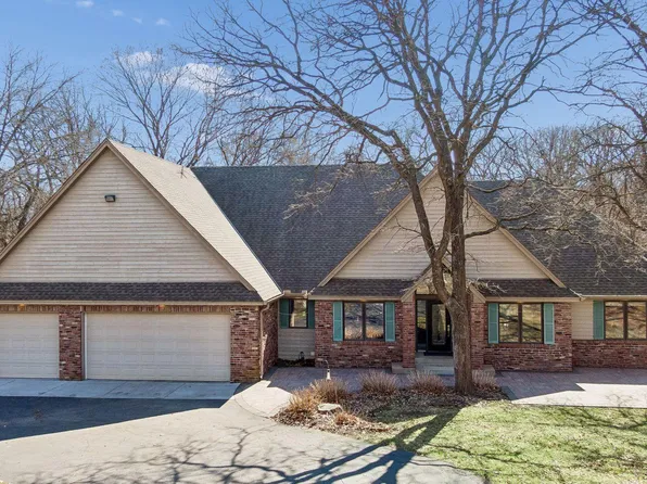 9440 Abigail Ct, Inver Grove Heights, MN 55077