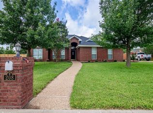 208 Greystone Dr, Hewitt, TX 76643