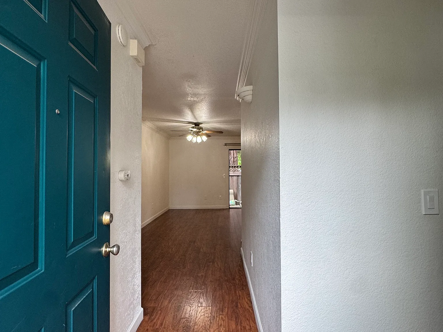 2 bed, 1.5 bath, 966 sqft, $2,500 — Photo 2