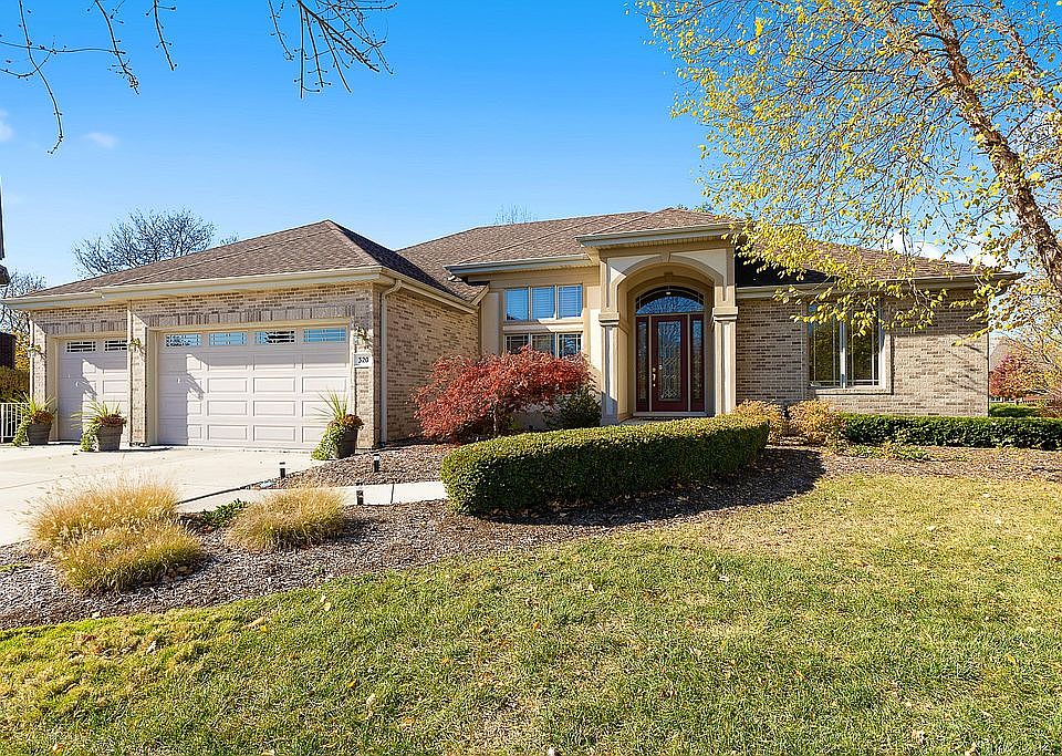 1st image of 320 Pinehurst Dr
