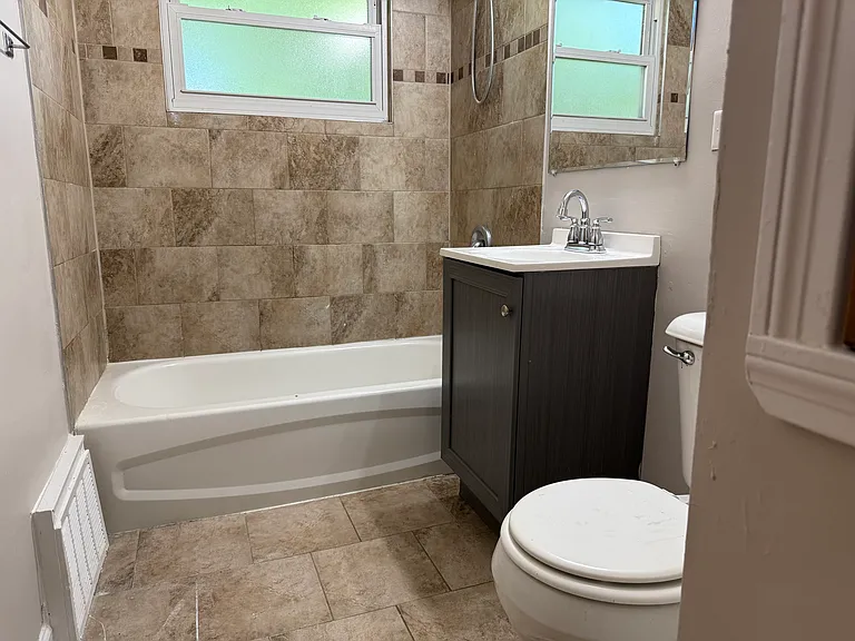 1240 Hickory Rd — Photo 5