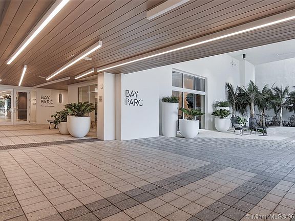 2nd image of 1752 N Bayshore Dr #35B