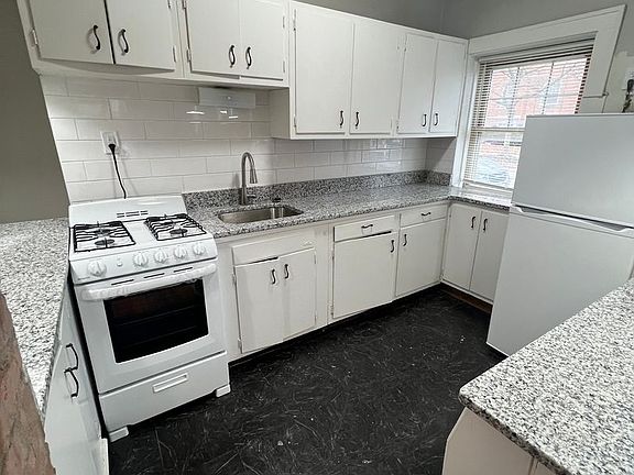 3rd image of 12231 Clifton Blvd #2