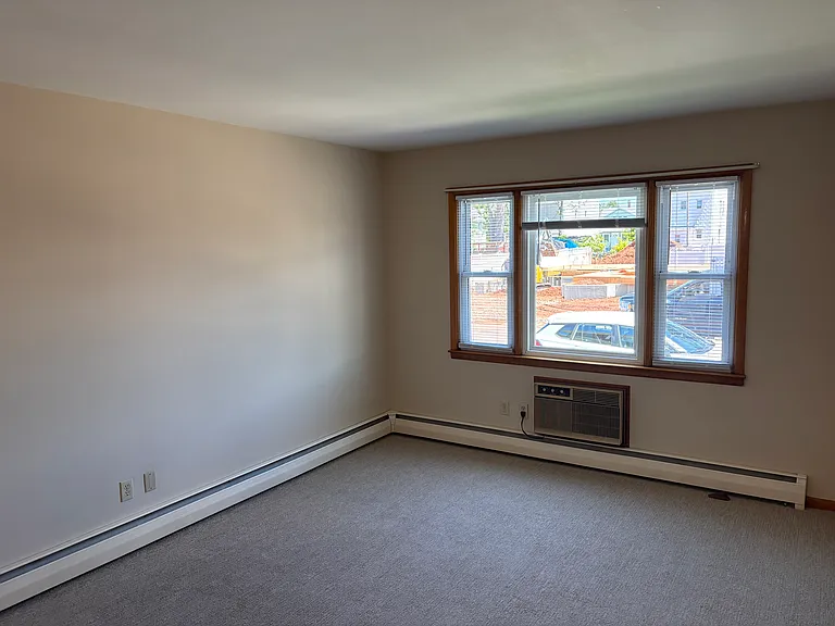 77 Heald St — Photo 10