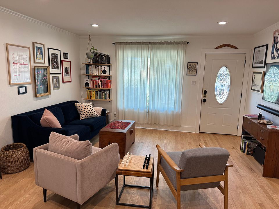 1st image of 1301 Broadmoor Dr